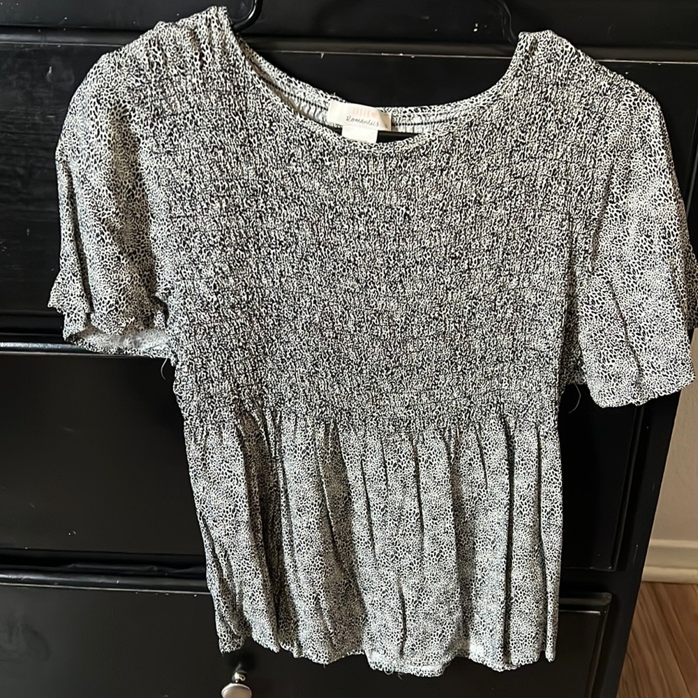 Women’s black and white shirt top